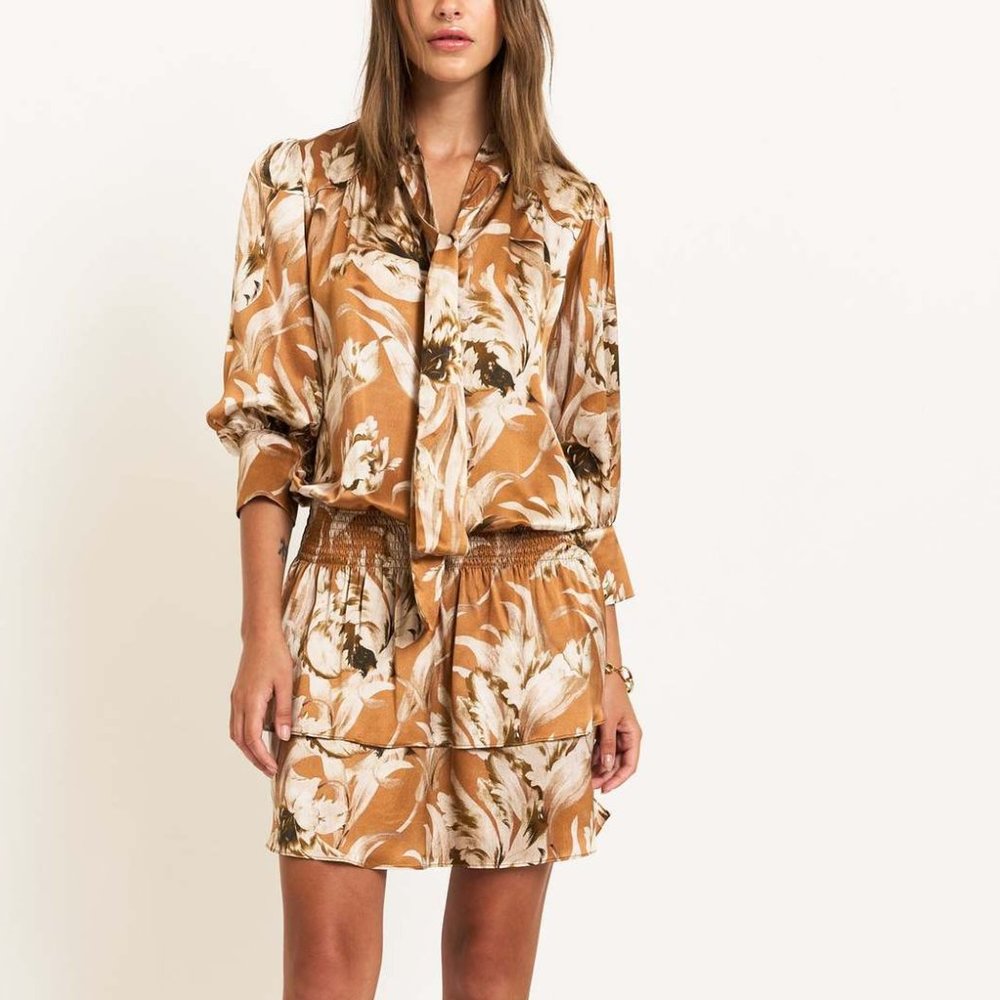 Christy Lynn Silk Two Tiered Smocked Waist Sutton Dress Calla Lily Spice XS NWT